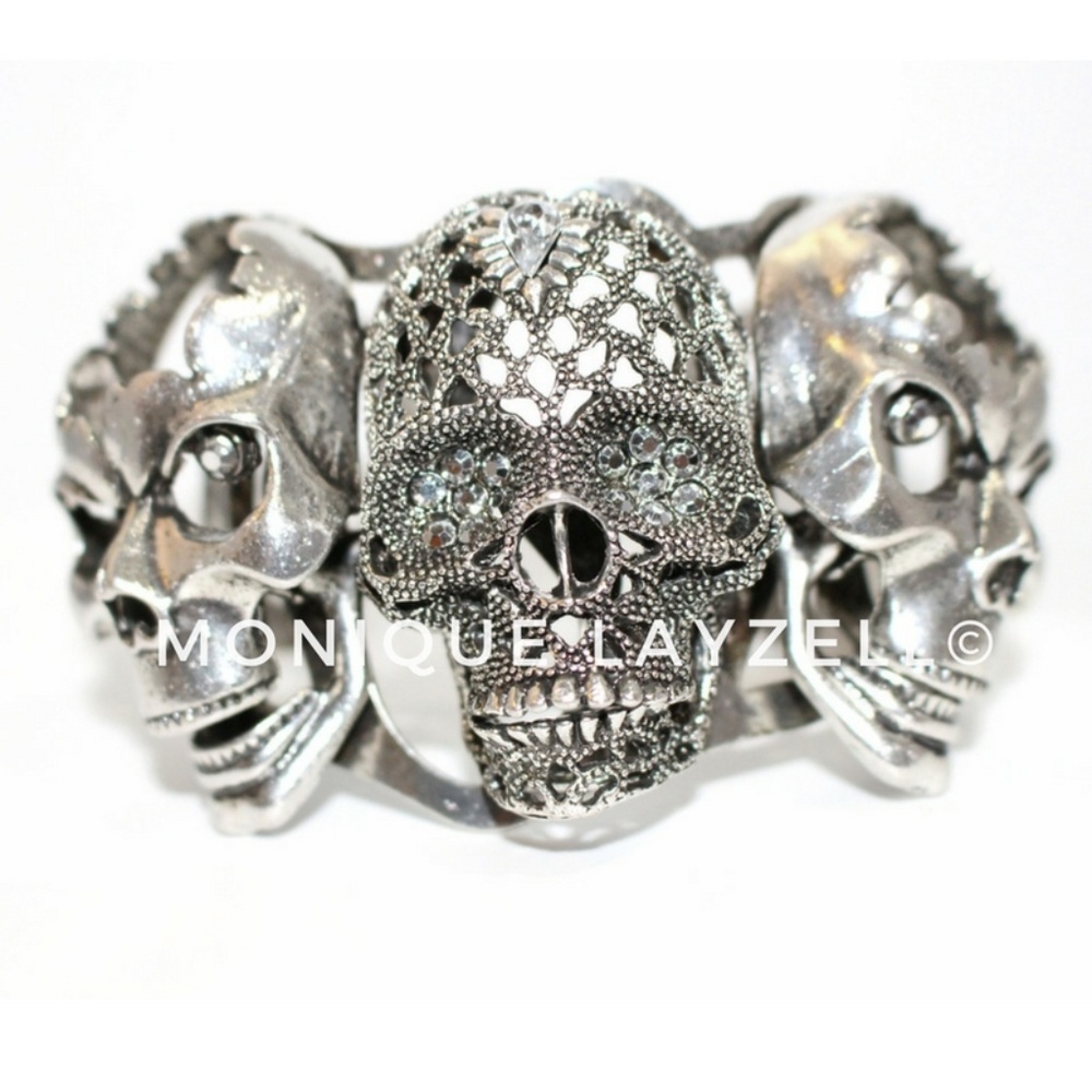 Silver Tone Metal Color 3 Skull Head Bracket Cuff
